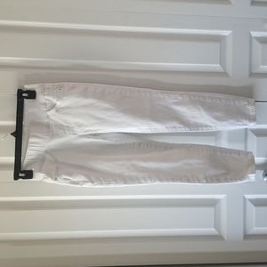 White Simply Vera Vera Wang capris.